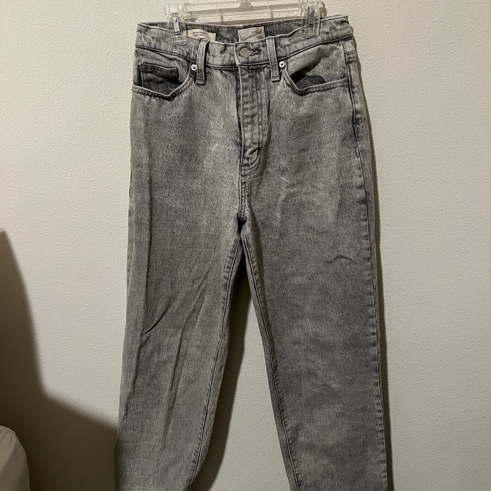 Grey washed denim ankle cut jean
